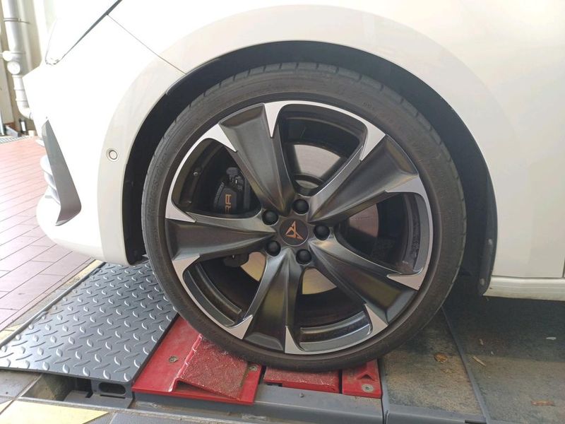 Cupra Leon 2.0 TSI VZ — zdjęcie 24