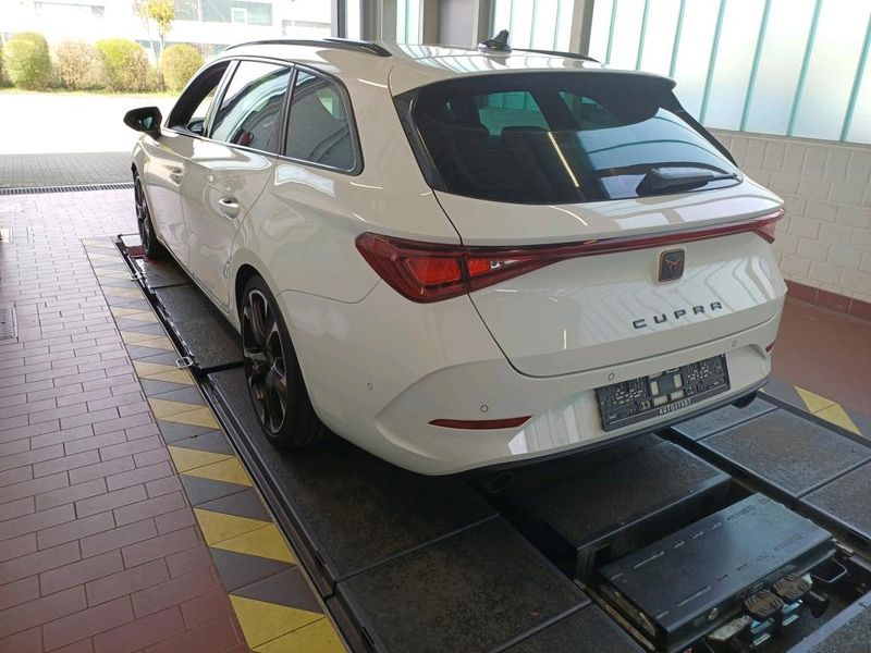 Cupra Leon 2.0 TSI VZ — zdjęcie 14