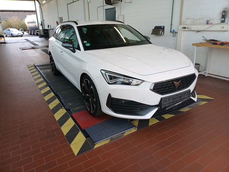 Cupra Leon 2.0 TSI VZ — zdjęcie 13