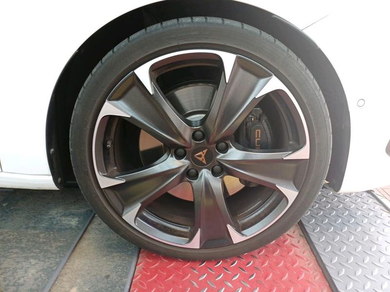Cupra Leon 2.0 TSI VZ — zdjęcie 25