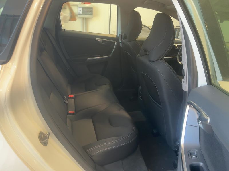 Volvo XC60 2.0 D3 Kinetic 2WD 2014 – снимка 20