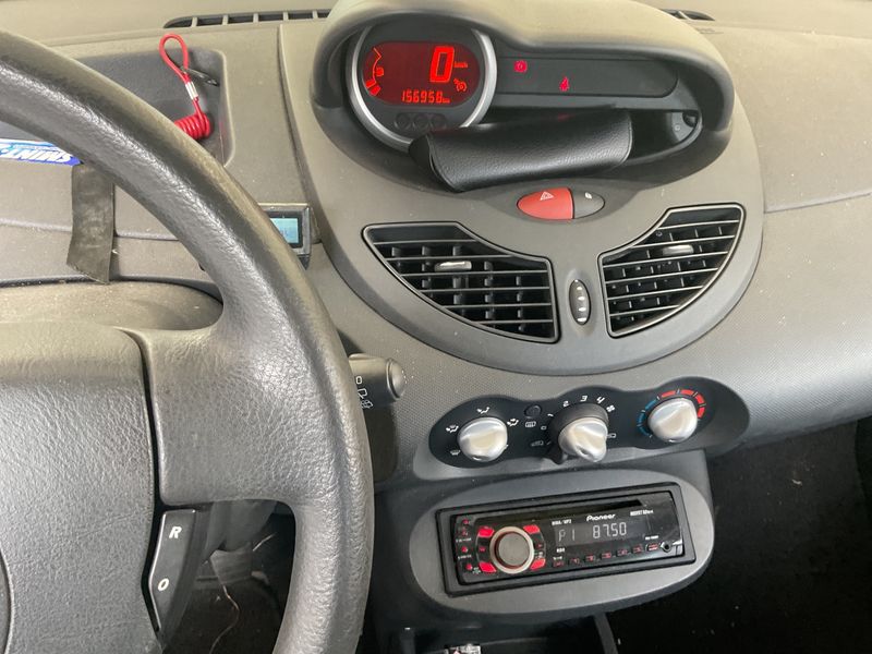 Renault Twingo 1.2 Liberty — zdjęcie 4