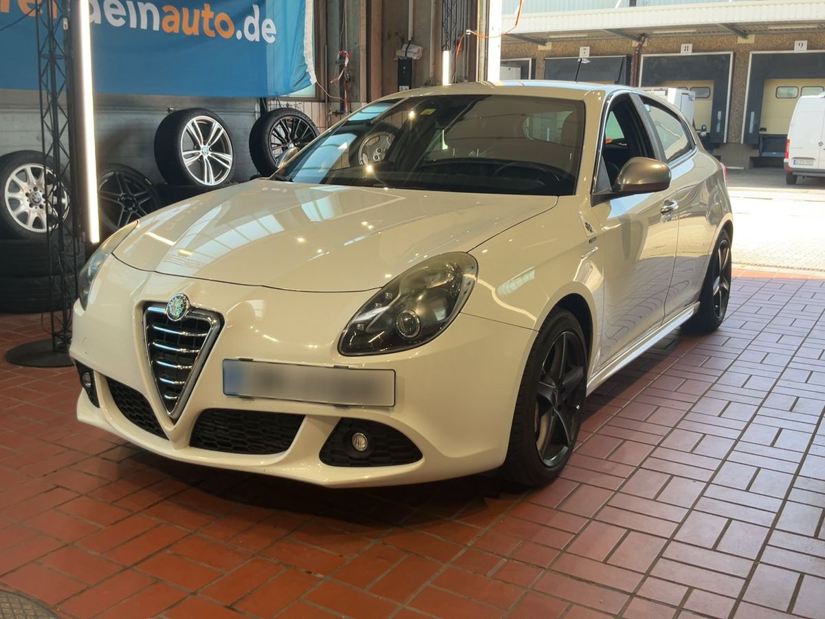Alfa Romeo 2010 — photo 1