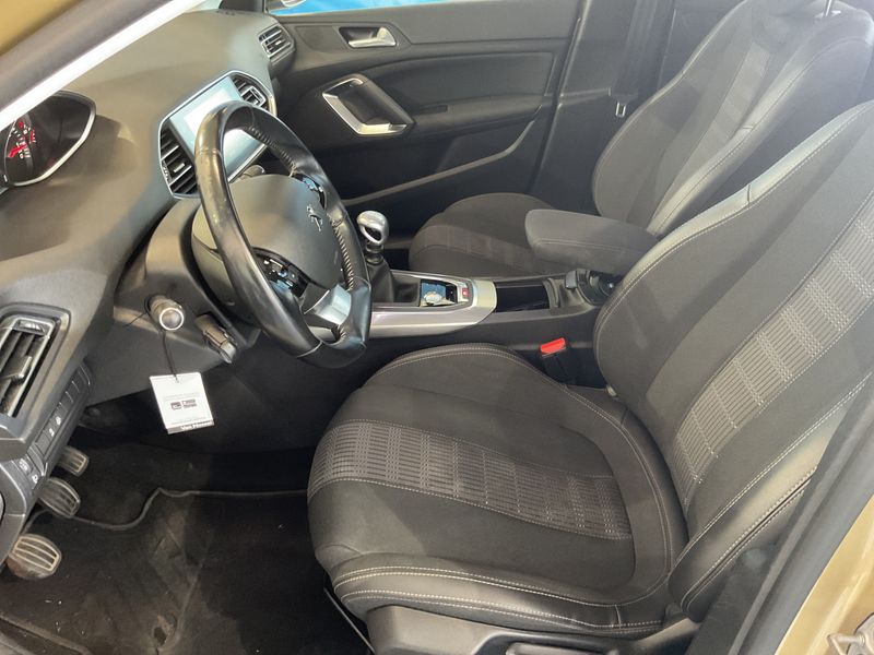 Peugeot 308 1.2 e-THP Allure — zdjęcie 3