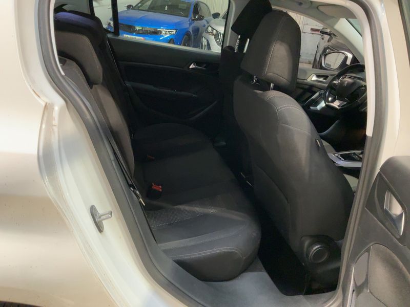 Peugeot 308 1.2 e-THP Allure — zdjęcie 14