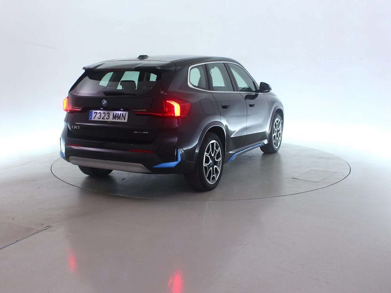 BMW iX1 xDrive 30 xLine — zdjęcie 4