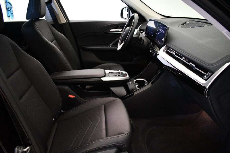 BMW iX1 xDrive 30 xLine — zdjęcie 9