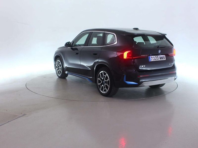 BMW iX1 xDrive 30 xLine — zdjęcie 3