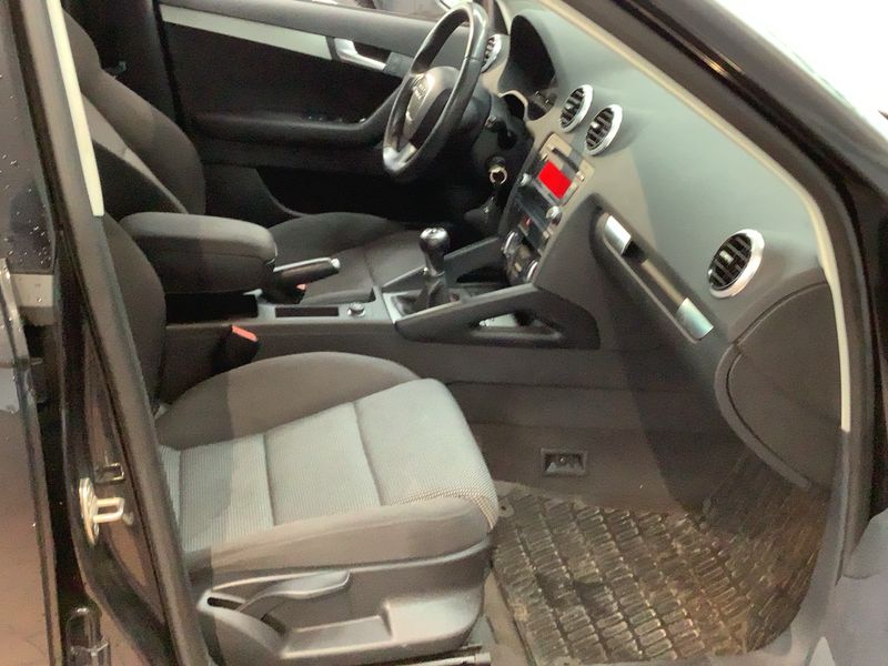 Audi A3 Sportback 1.6 TDI Ambition — zdjęcie 11