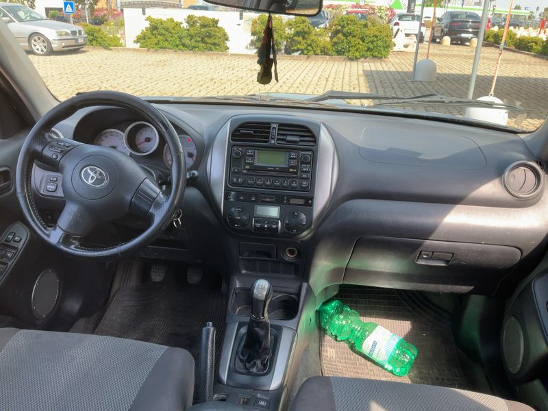 Toyota RAV 4 2.0 D-4D 4x4 — zdjęcie 12