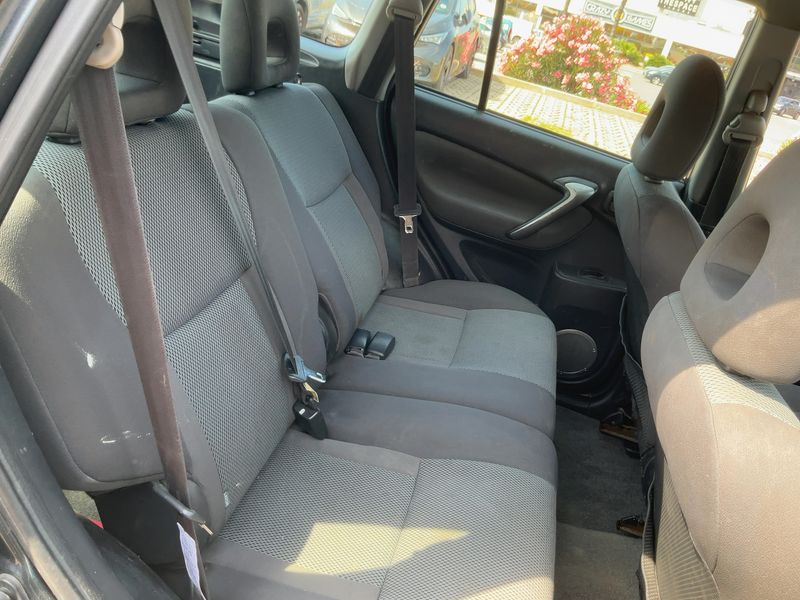Toyota RAV 4 2.0 D-4D 4x4 — zdjęcie 14