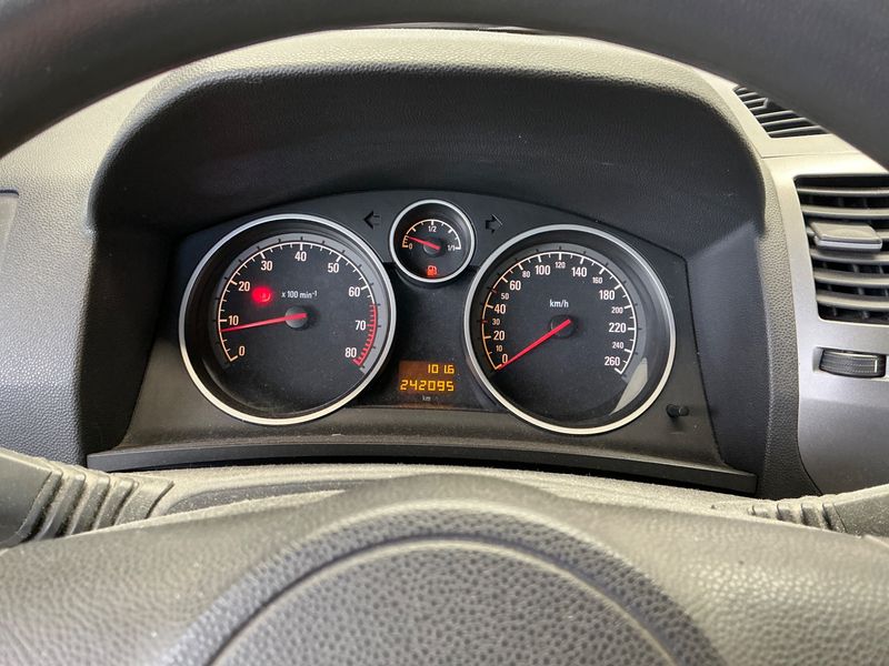 Opel Zafira 1.8 Edition — zdjęcie 4