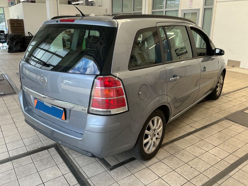 Opel Zafira 1.8 Edition — zdjęcie 2