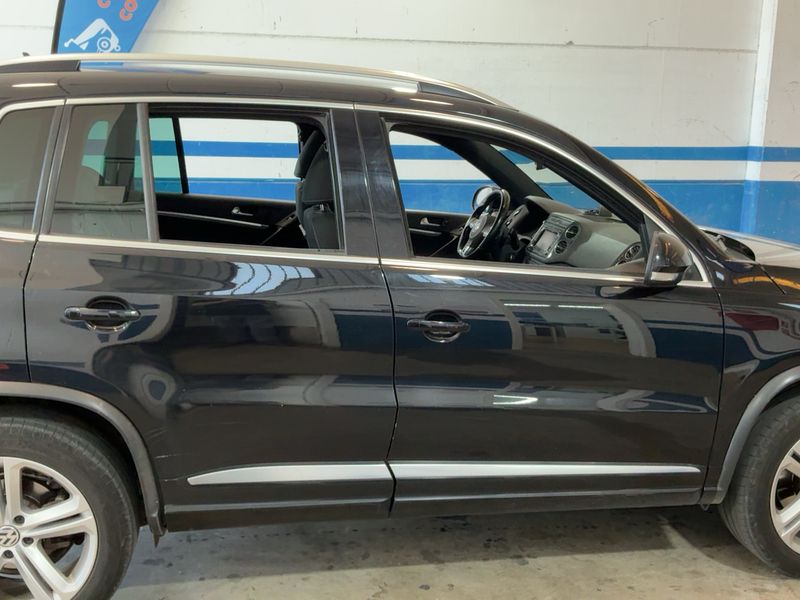 Volkswagen Tiguan 2.0 TDI R-Line 4Motion BlueMotion Tech — zdjęcie 7