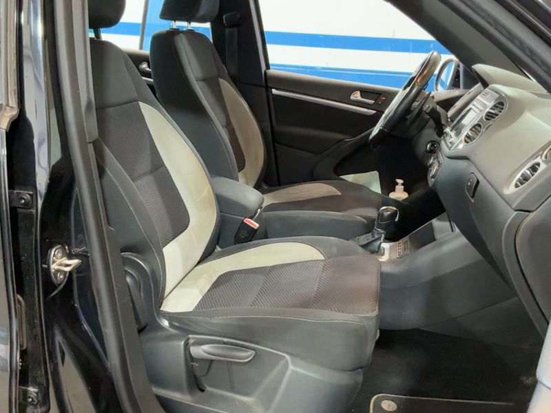 Volkswagen Tiguan 2.0 TDI R-Line 4Motion BlueMotion Tech — zdjęcie 11