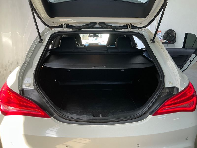 Mercedes-Benz CLA-Klasse CLA 200 Shooting Brake AMG Line — zdjęcie 10