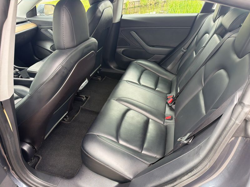 Tesla Model 3 Standard Range Plus — zdjęcie 16