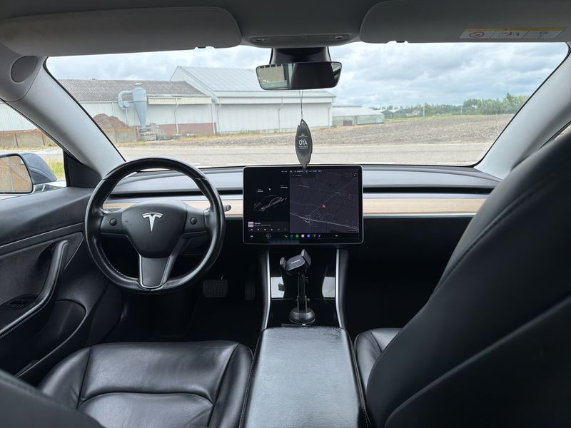 Tesla Model 3 Standard Range Plus — zdjęcie 11
