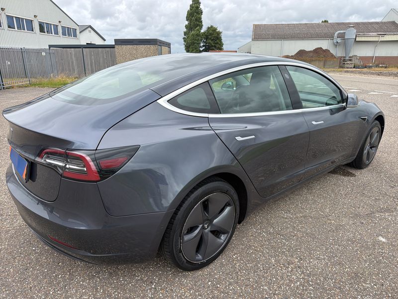 Tesla Model 3 Standard Range Plus — zdjęcie 5