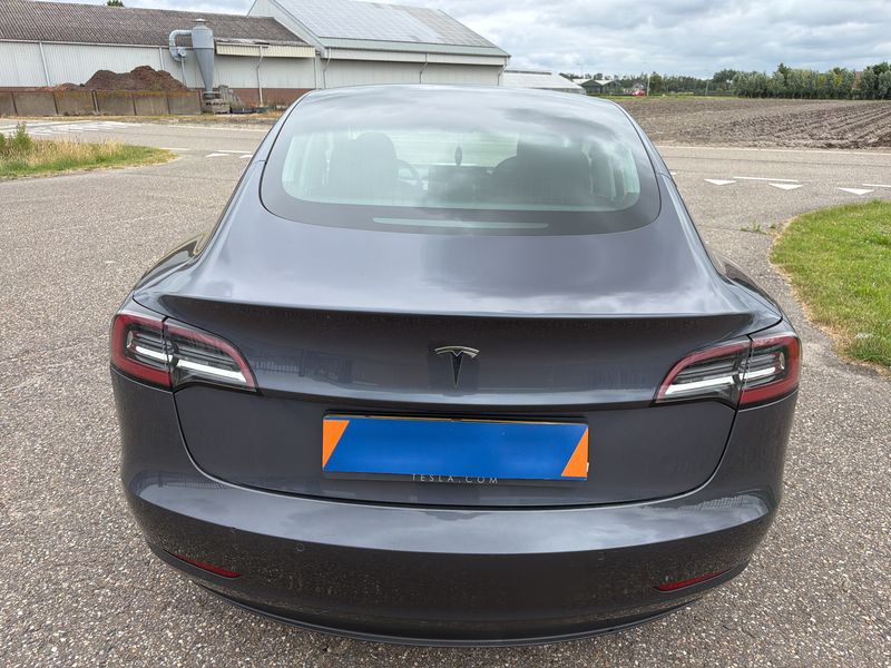 Tesla Model 3 Standard Range Plus — zdjęcie 4