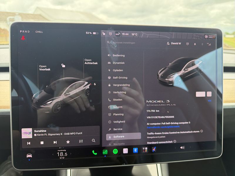 Tesla Model 3 Standard Range Plus — zdjęcie 12