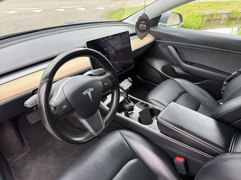 Tesla Model 3 Standard Range Plus — zdjęcie 17