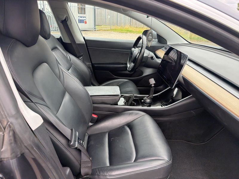 Tesla Model 3 Standard Range Plus — zdjęcie 10