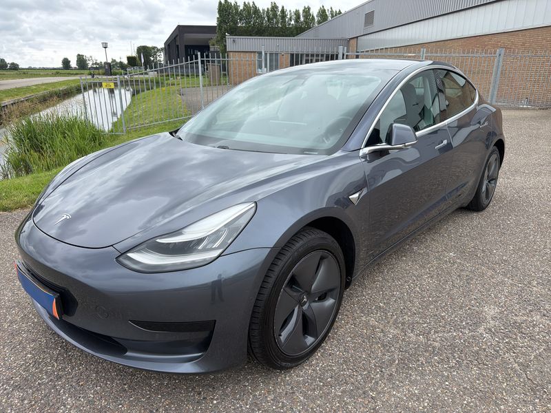 Tesla Model 3 Standard Range Plus — zdjęcie 2