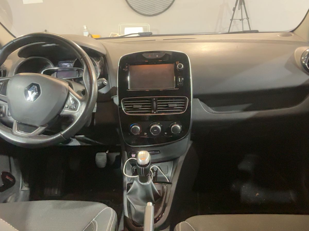 Renault Clio 2016 — photo 18