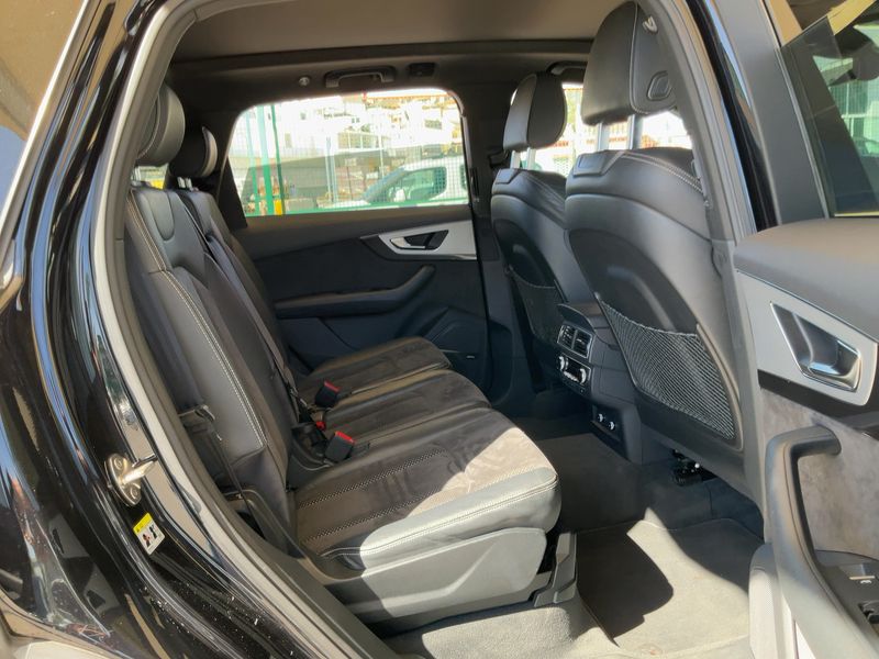 Audi Q7 50 TDI quattro — zdjęcie 14