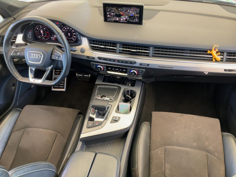 Audi Q7 50 TDI quattro — zdjęcie 12