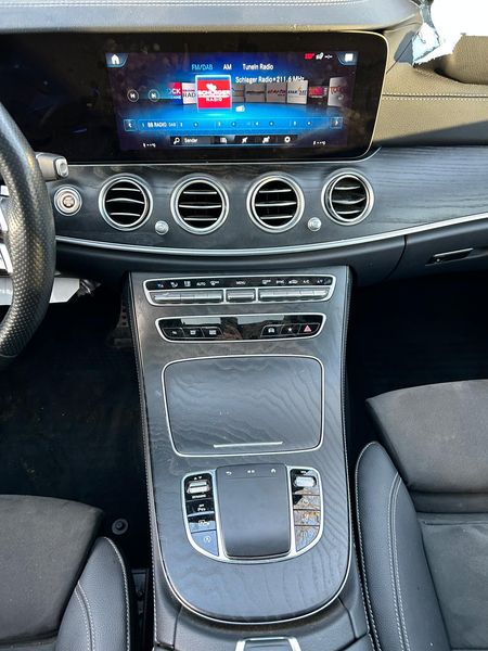 Mercedes-Benz E-Klasse E 220 d Mild-Hybrid T AMG Line — zdjęcie 19