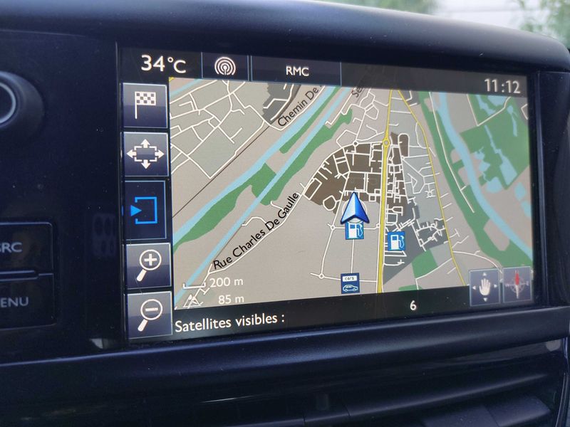 Peugeot 2008 1.6 Blue-HDi Crossway — zdjęcie 13