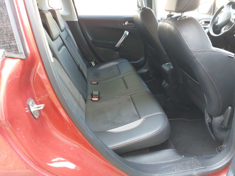 Peugeot 2008 1.6 Blue-HDi Crossway — zdjęcie 14