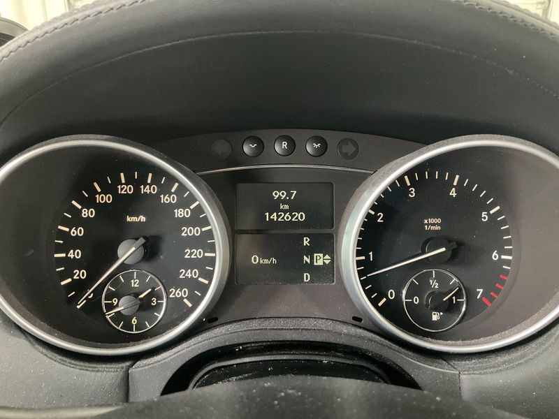 Mercedes-Benz M-Klasse ML 500 — zdjęcie 13