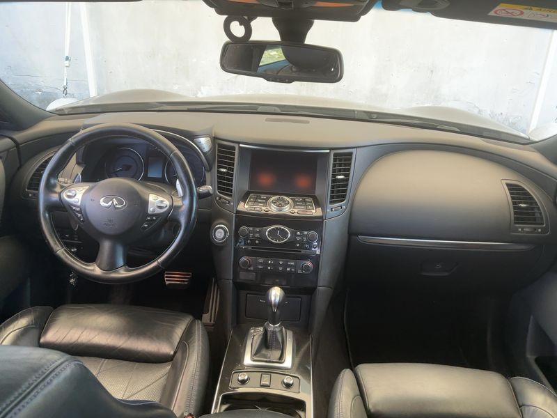 Infiniti QX70 3.0 V6 Diesel S Design — zdjęcie 12