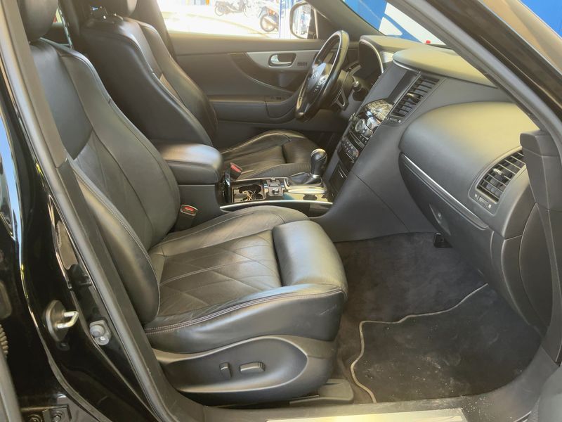 Infiniti QX70 3.0 V6 Diesel S Design — zdjęcie 11