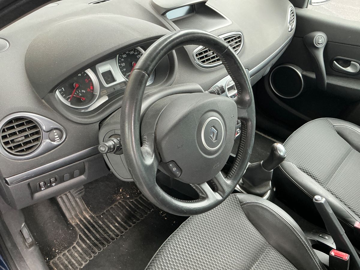 Renault Clio 2010 — photo 32