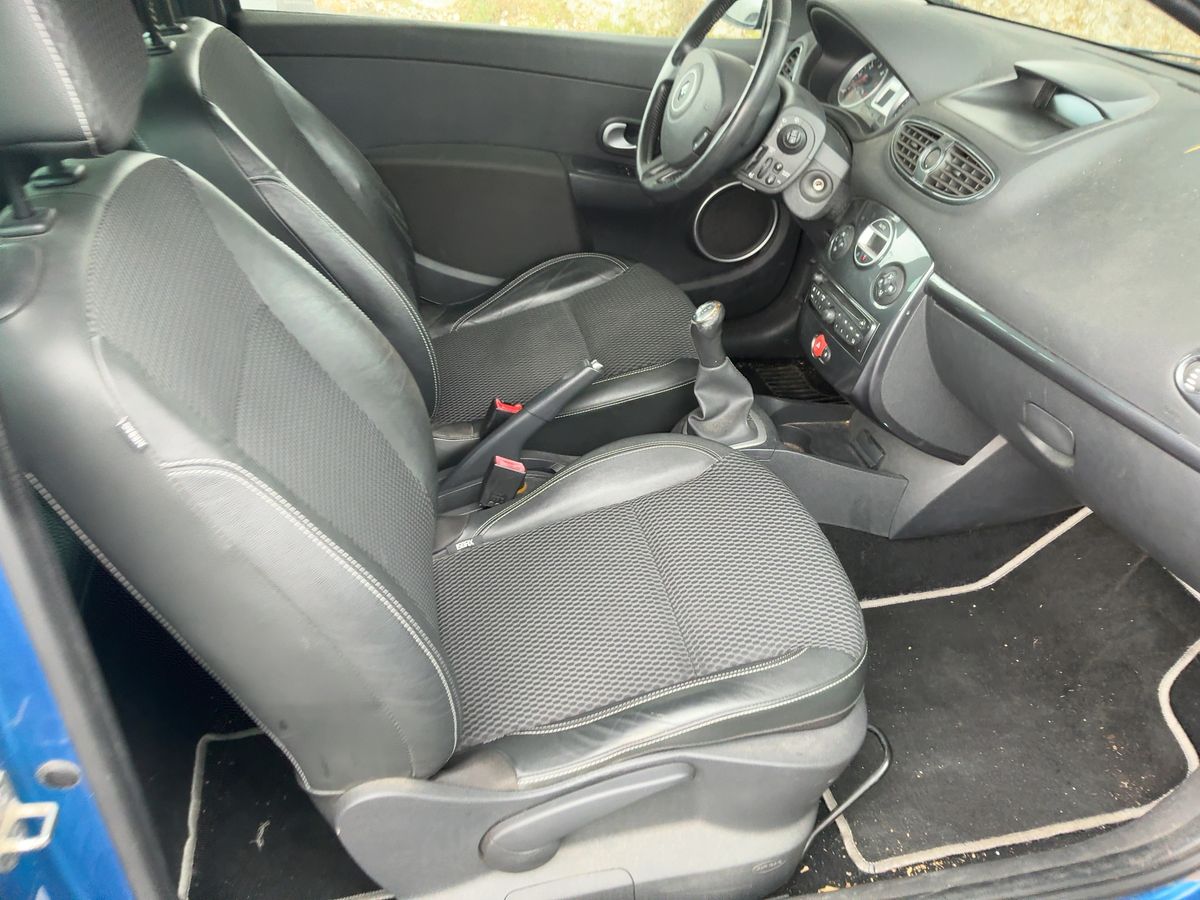 Renault Clio 2010 — photo 17