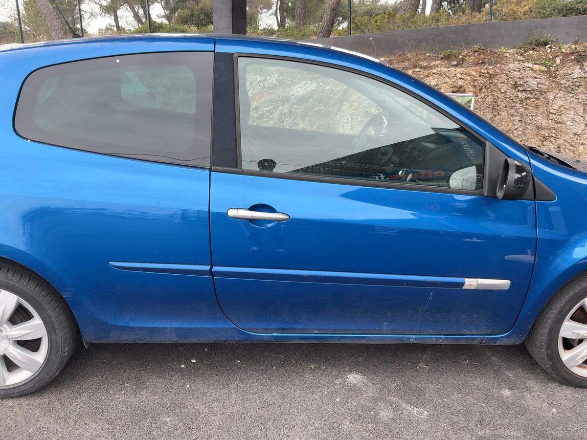 Renault Clio 2010 — photo 11