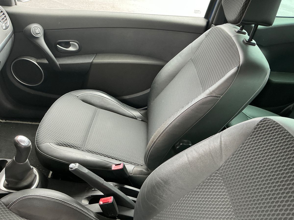 Renault Clio 2010 — photo 31