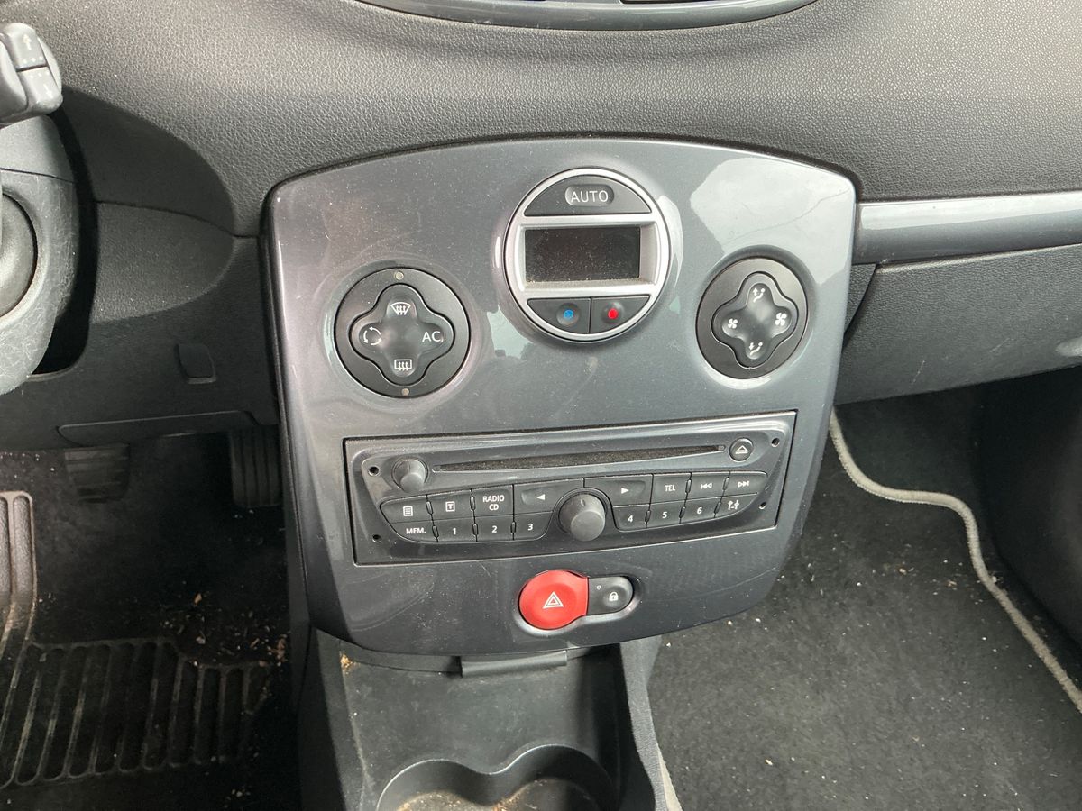 Renault Clio 2010 — photo 51