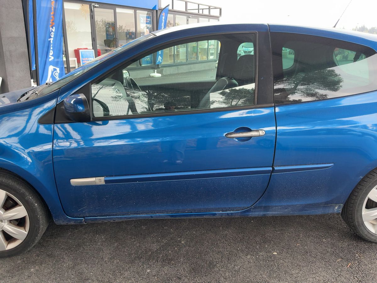 Renault Clio 2010 — photo 5