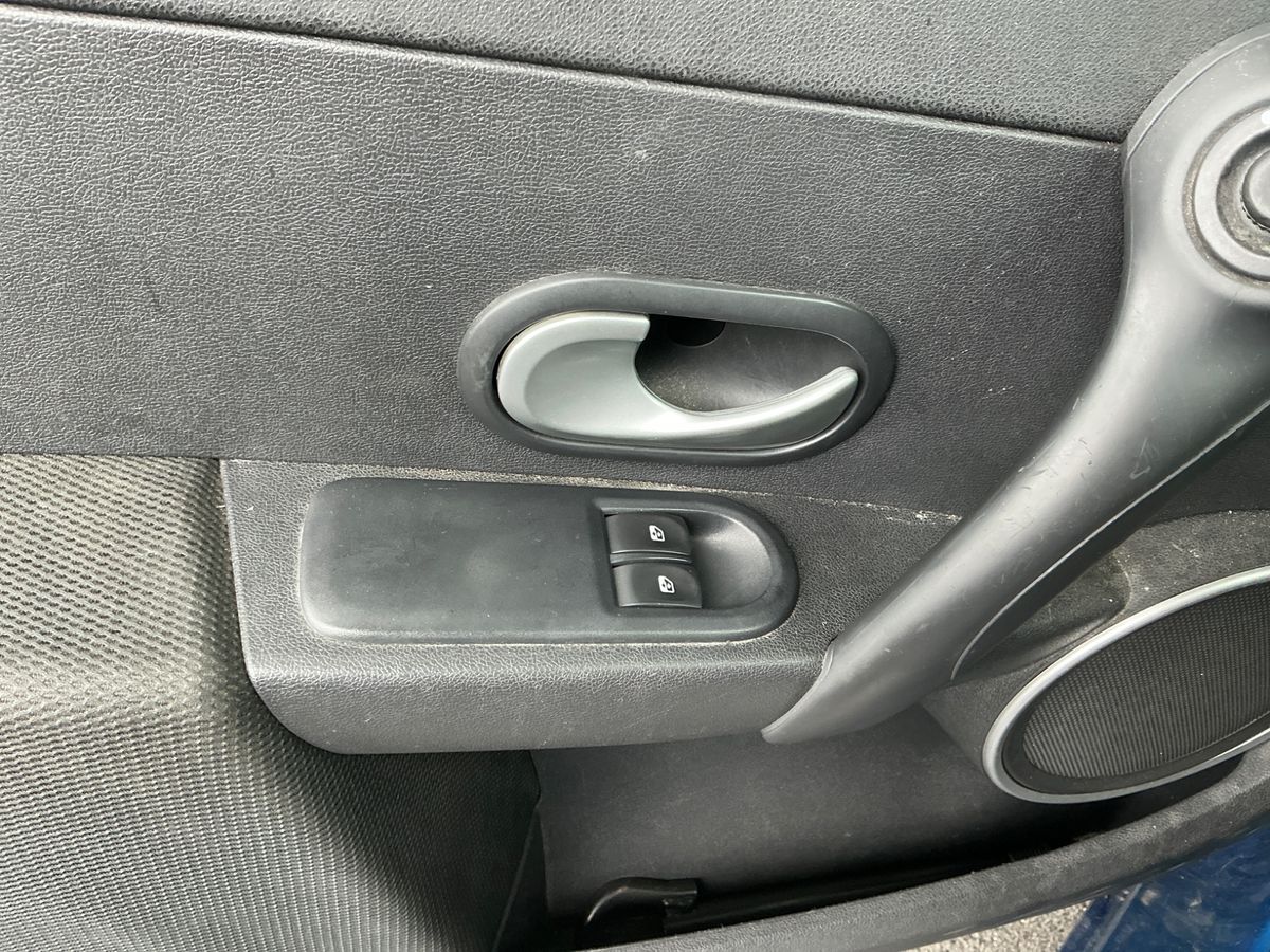 Renault Clio 2010 — photo 53