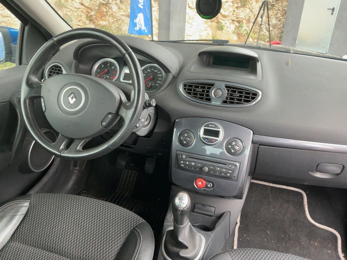 Renault Clio 2010 — photo 18