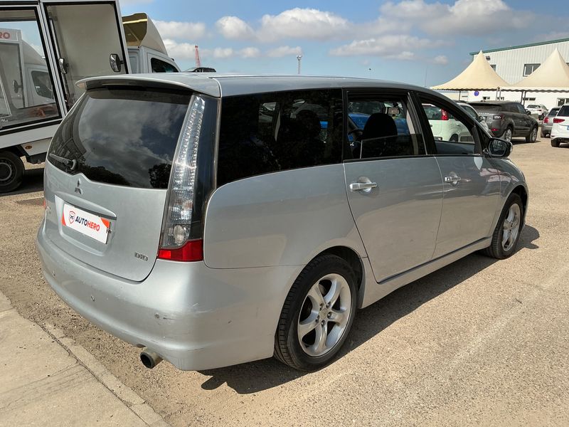 Mitsubishi Grandis 2.0 DI-D Inform — zdjęcie 2