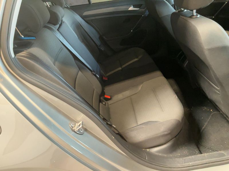 Volkswagen Golf VII 1.6 TDI Confortline Business BlueMotion Tech 2018 – снимка 19