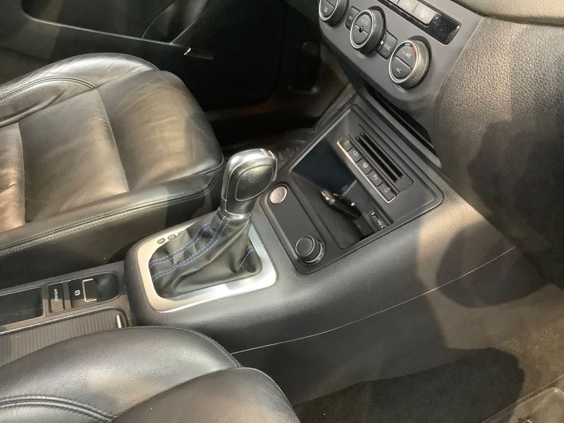 Volkswagen Tiguan 2.0 TDI CityScape 4Motion BlueMotion Tech 2015 – снимка 25