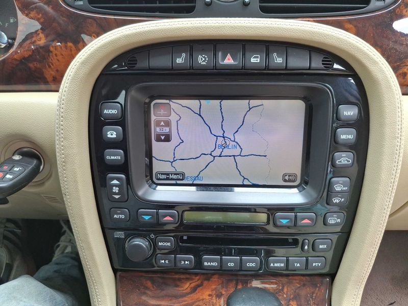 Jaguar XJ 2.7 D V6 Sovereign — zdjęcie 13