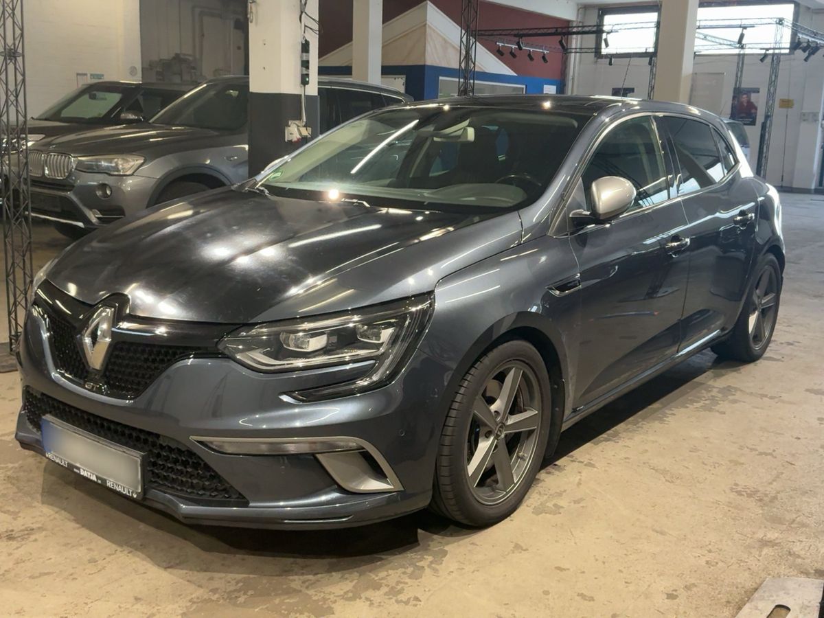 Renault Megane 2017 — photo 1